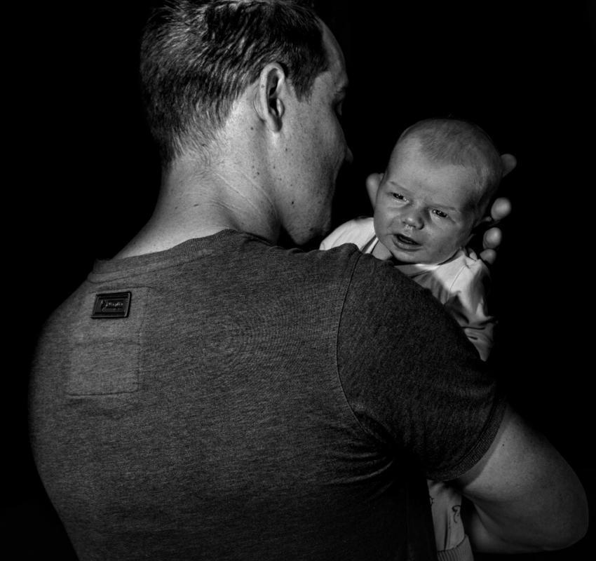 Baby fotoshoot met papa door Weers Photography